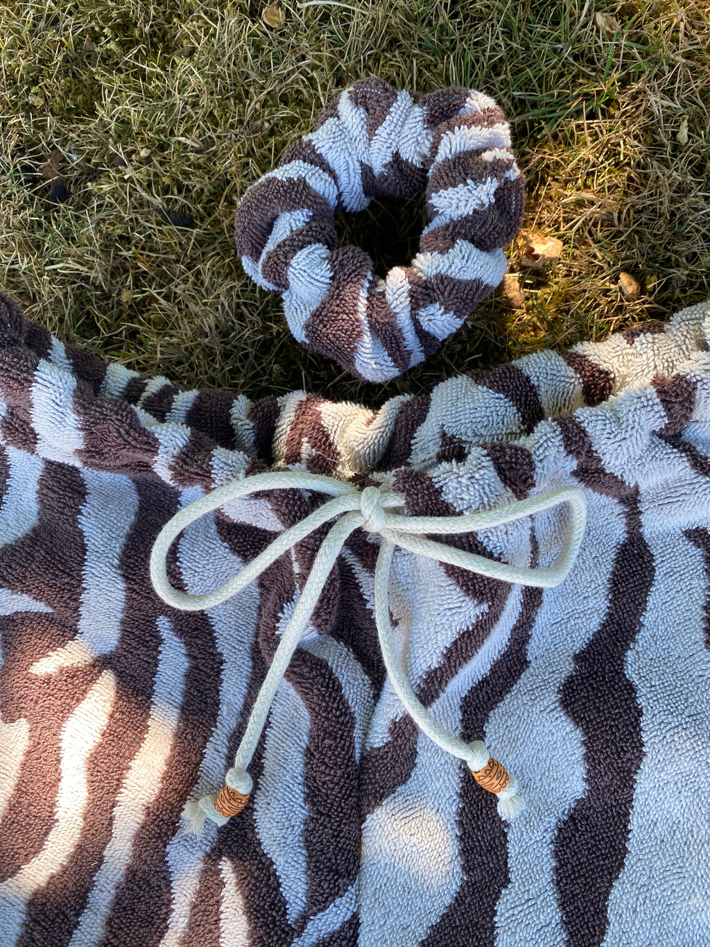 Lilio short & matching scrunchie