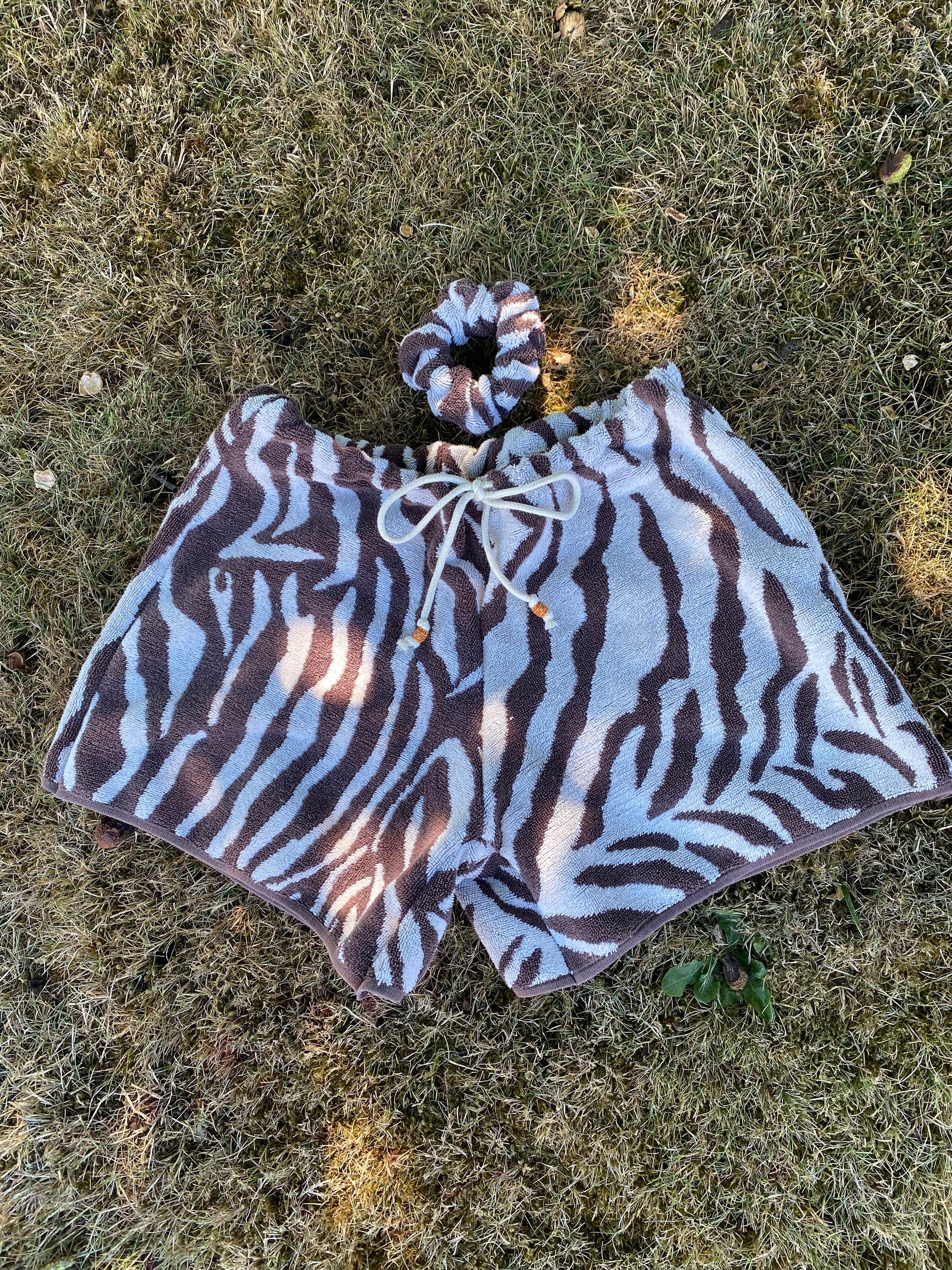 Lilio short & matching scrunchie
