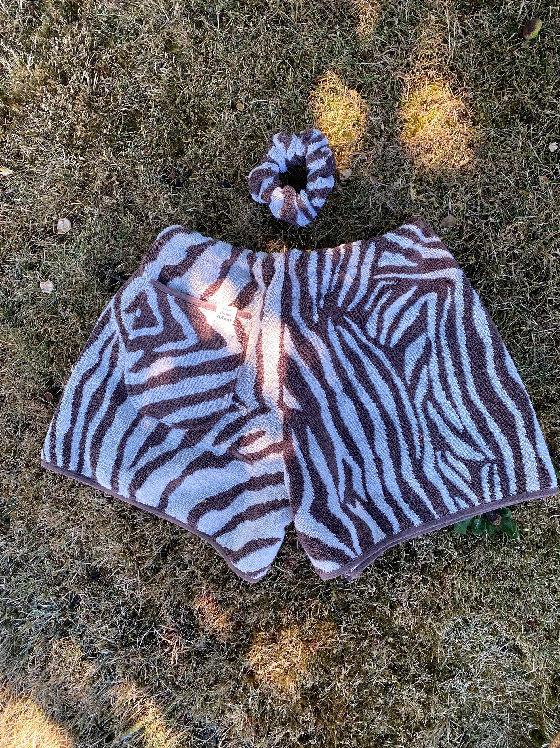 Lilio short & matching scrunchie